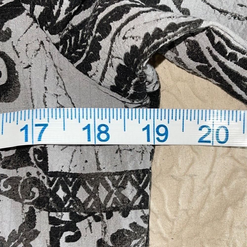 Habitat‎ Clothes To Live In Asymmetrical Blouse Paisley Print Size XS Gray Black - Picture 10 of 11